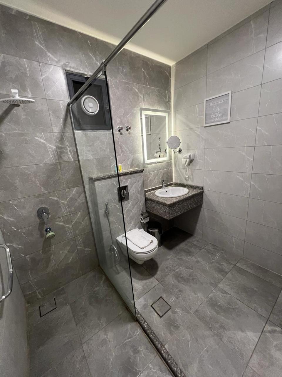 Sky Hotel Акаба Екстер'єр фото