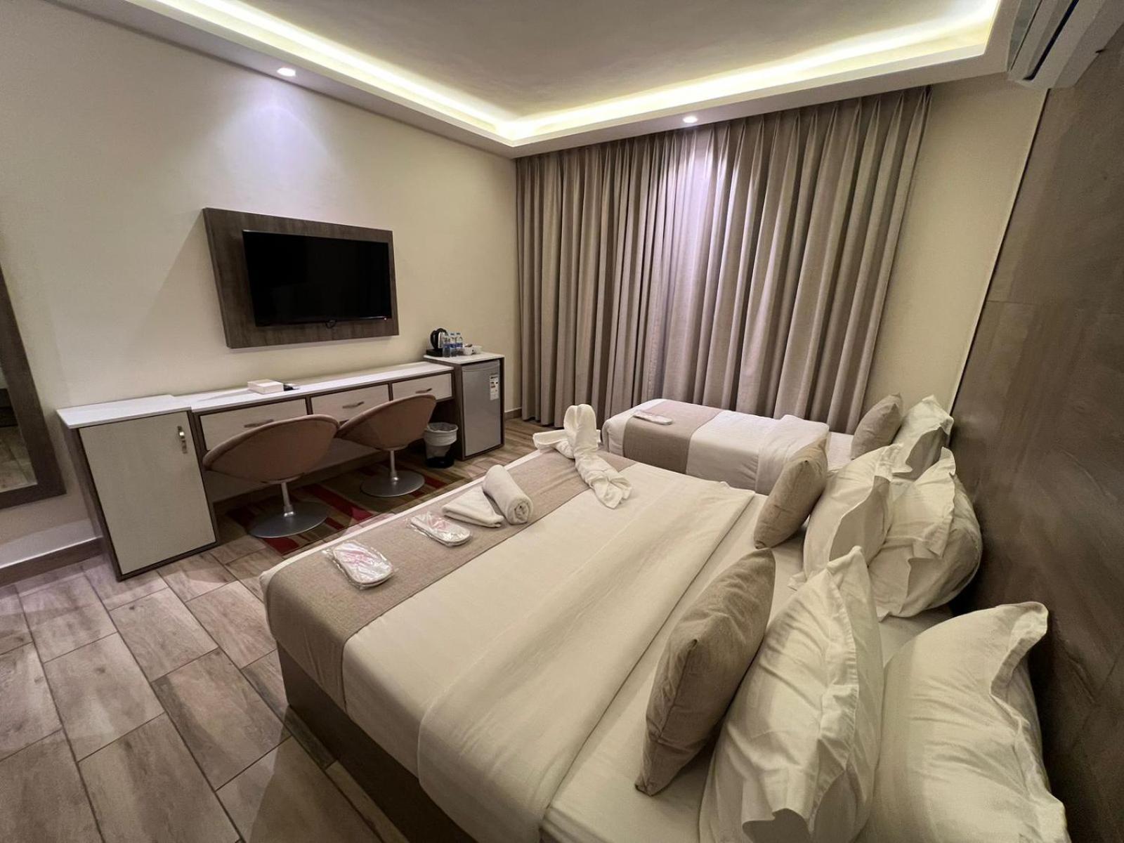 Sky Hotel Акаба Екстер'єр фото